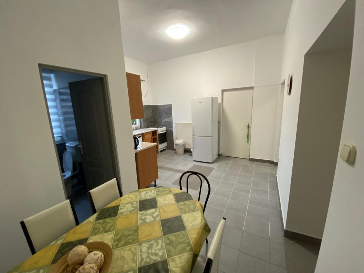 Tocc Apartman Gyál Eksteriør bilde
